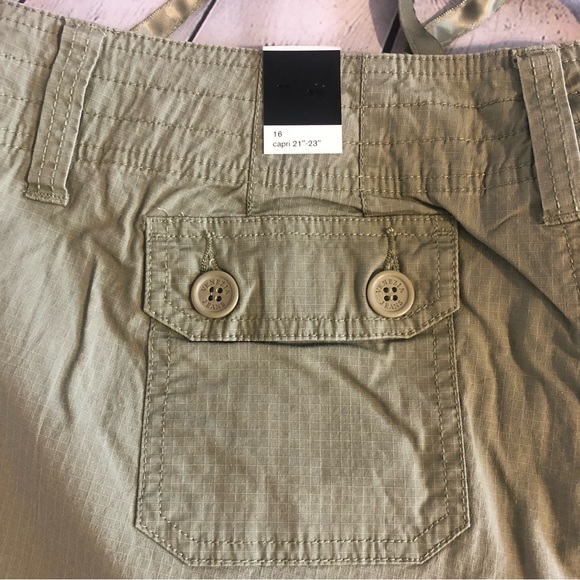 NWT Lane Bryant Cotton Sage Capris- Size 16 - Picture 9 of 11